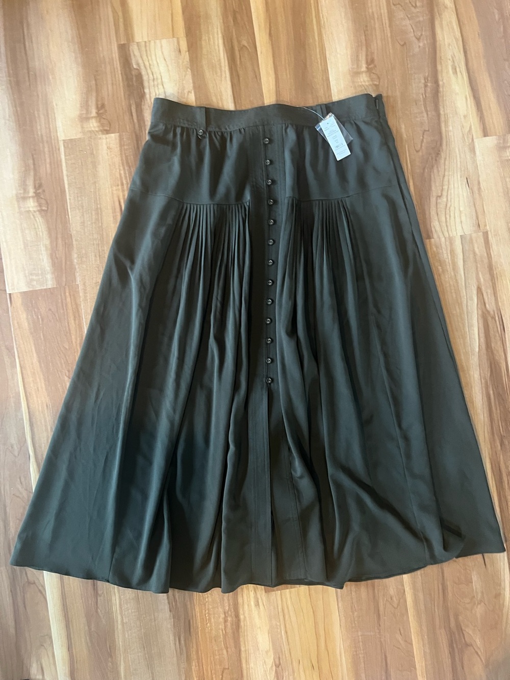Sergeant green Pleated Button-Front Midi Skirt. WHBM